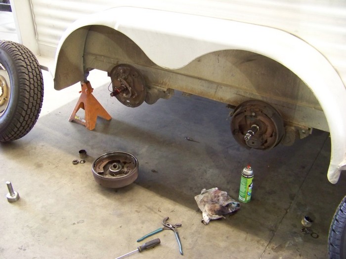 Axle Svc- 2-Horse Trailer