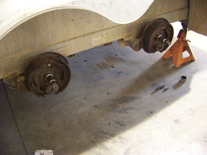Axle Svc- 2-Horse Trailer